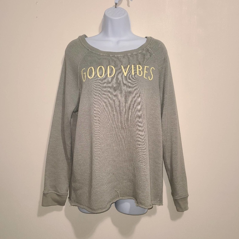 Entro Good Vibes Sweater Size Medium Green Beige Long Sleeves Scoop Neck